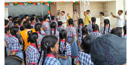 केंद्रीय विद्यालय में पहुंची RPF-GRP टीम, छात्रों को बताए सुरक्षित रेल यात्रा के नियम